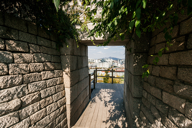 장수마을 부근 암문